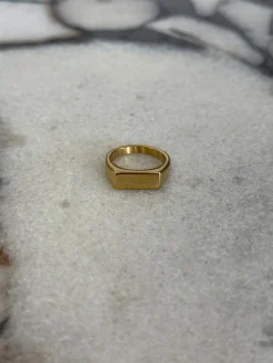 Classic Signet Ring Gold