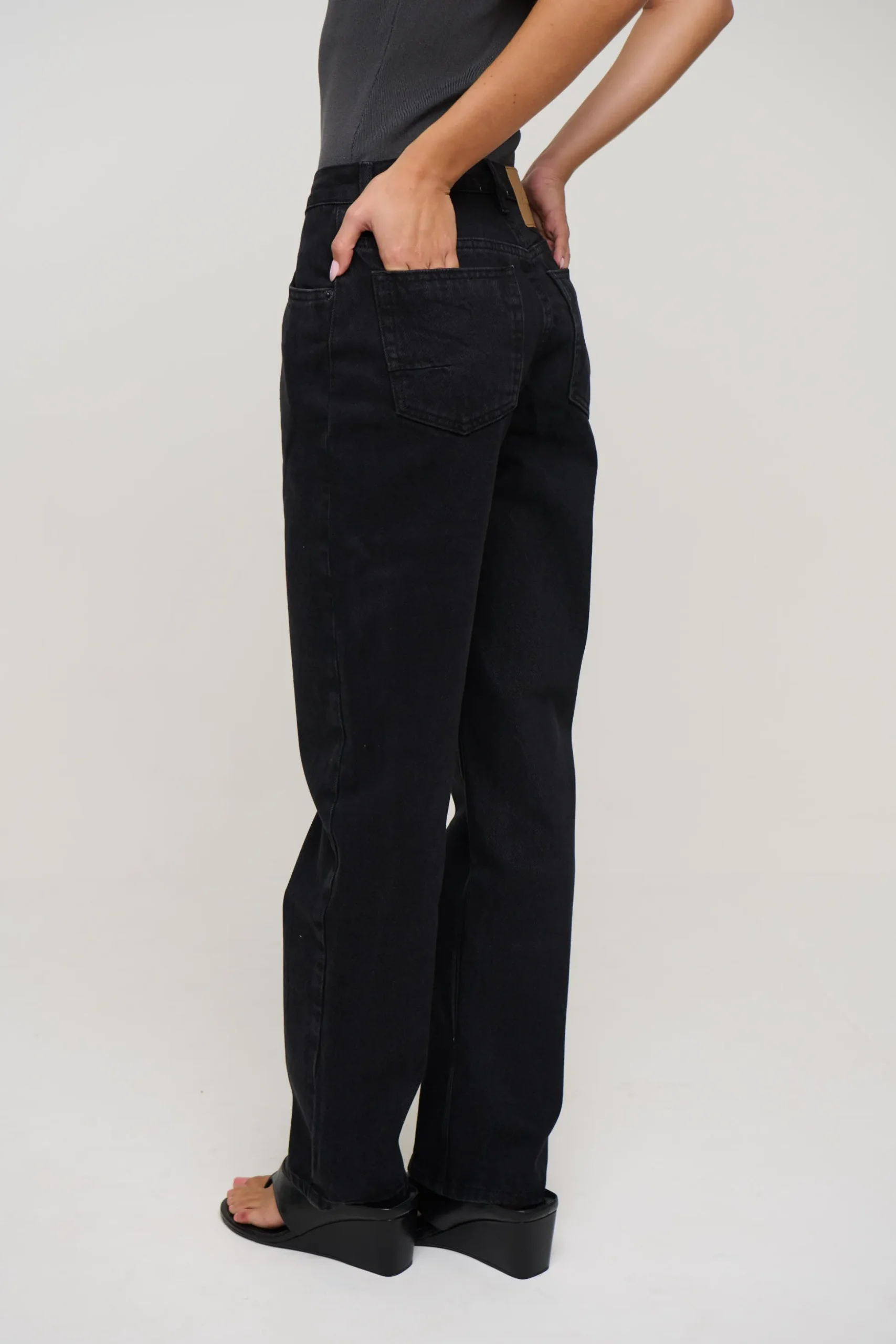 Julia Jean Backstage Black