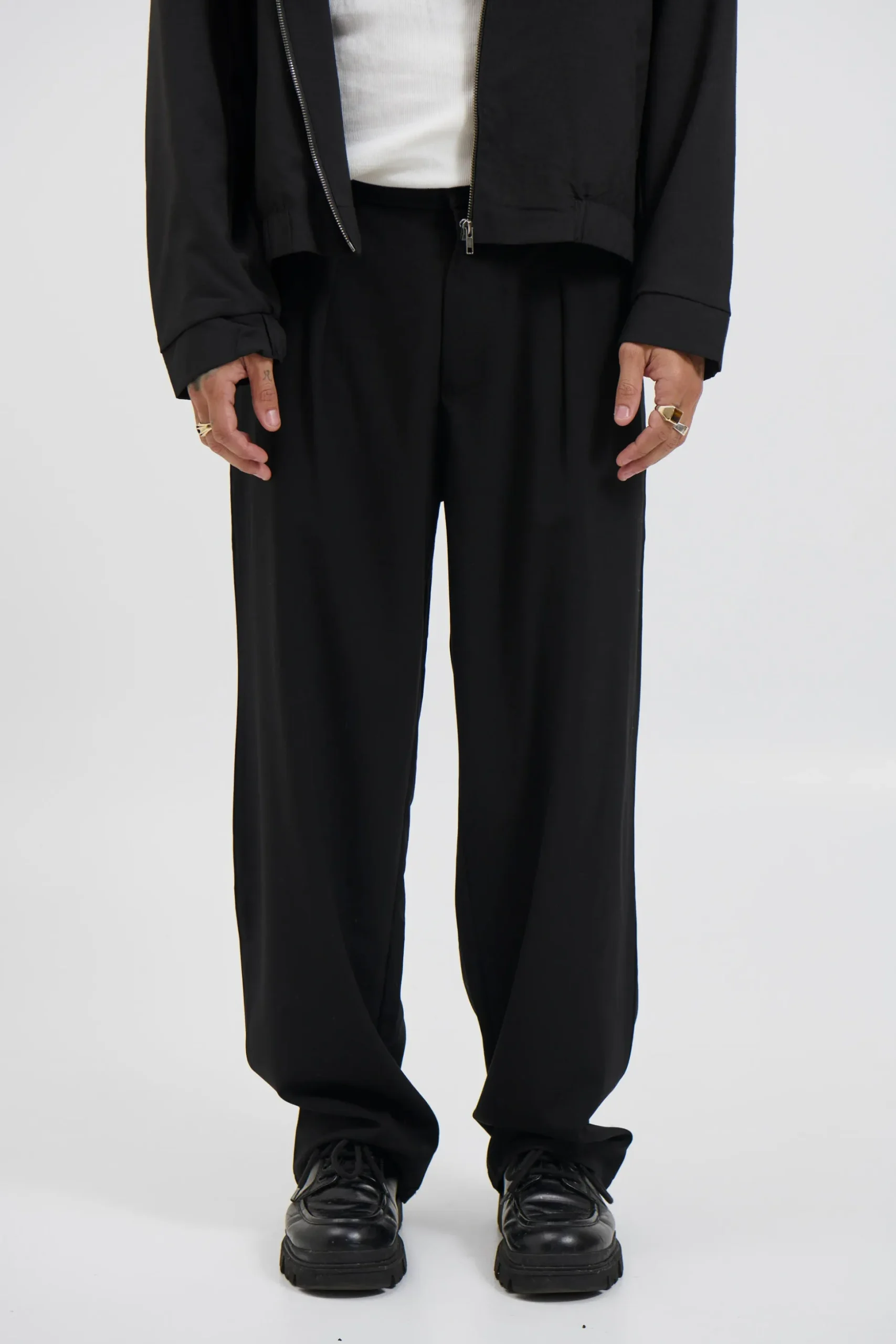 Lenny Pleat Straight Pant Black