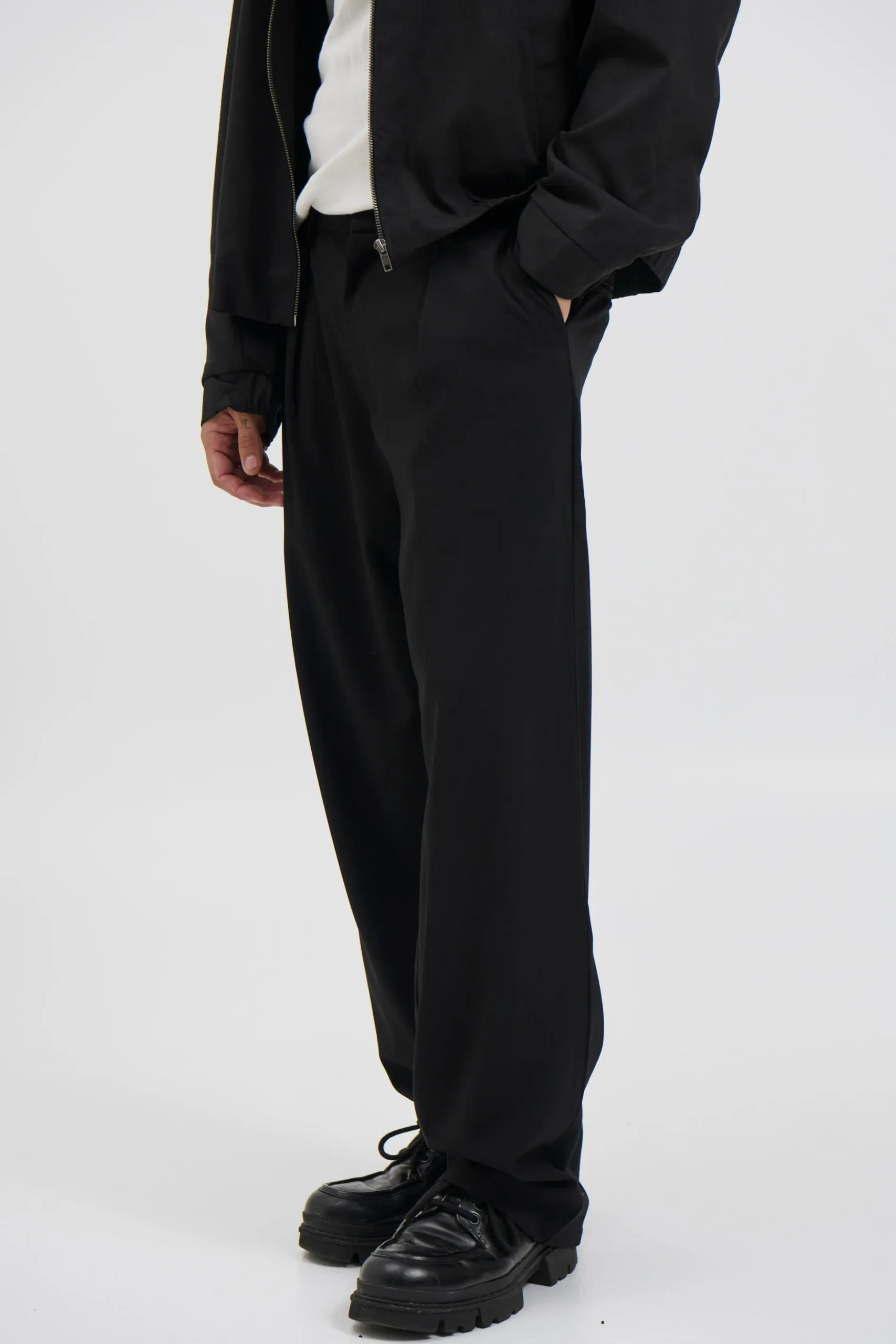 Lenny Pleat Straight Pant Black