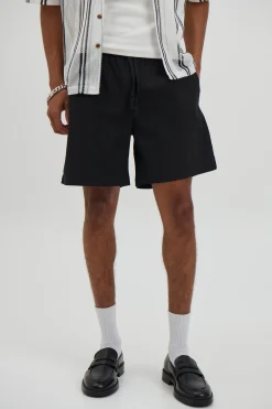 Texture Walk Short Black